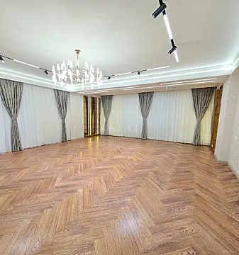 Satılır 4 otaqlı mənzil 195 m²