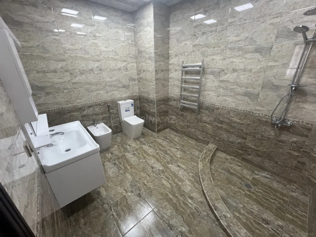 Kirayə verilir 3 otaqlı mənzil 172 m²