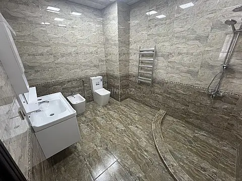 Kirayə verilir 3 otaqlı mənzil 172 m²