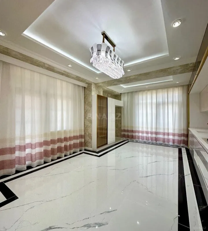 Satılır 3 otaqlı mənzil 115 m²