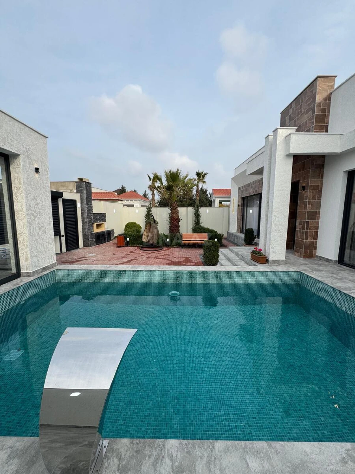 Satılır 4 otaqlı həyət evi 180 m²