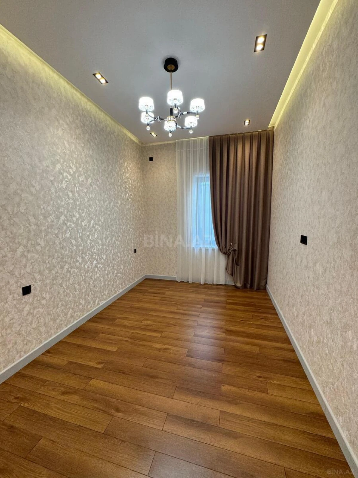 Satılır 4 otaqlı həyət evi 180 m²