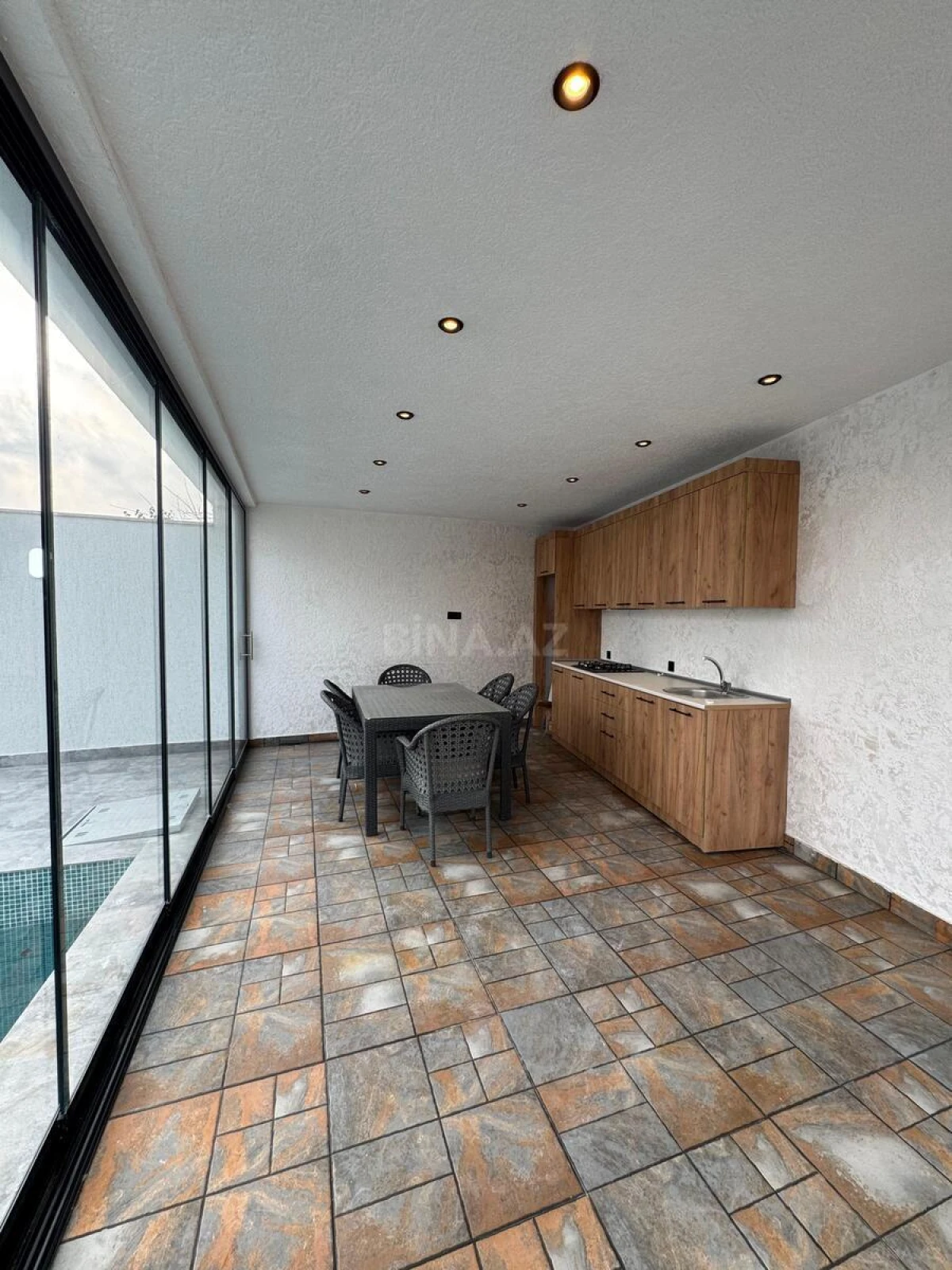 Satılır 4 otaqlı həyət evi 180 m²