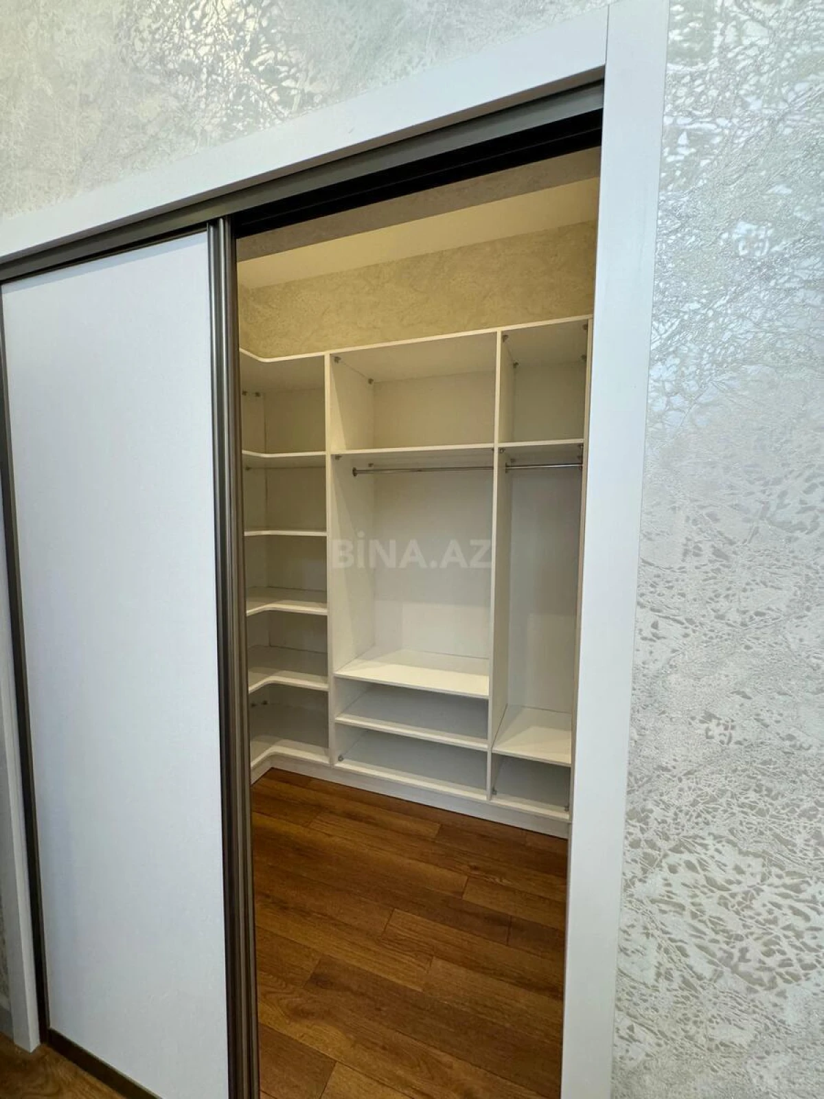 Satılır 4 otaqlı həyət evi 180 m²