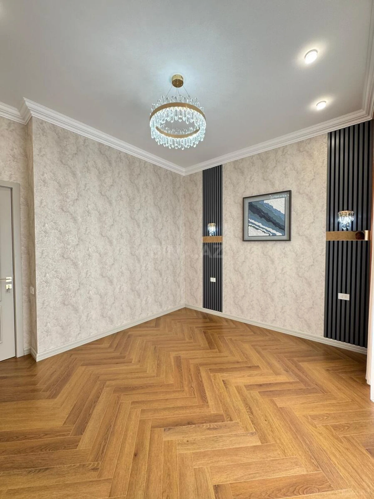Satılır 4 otaqlı mənzil 160 m²