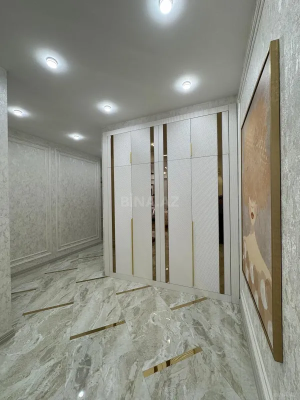 Satılır 4 otaqlı mənzil 160 m²