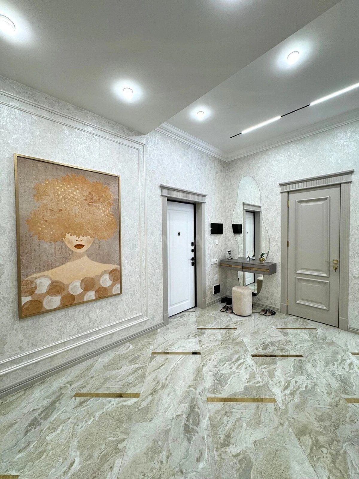Satılır 4 otaqlı mənzil 160 m²