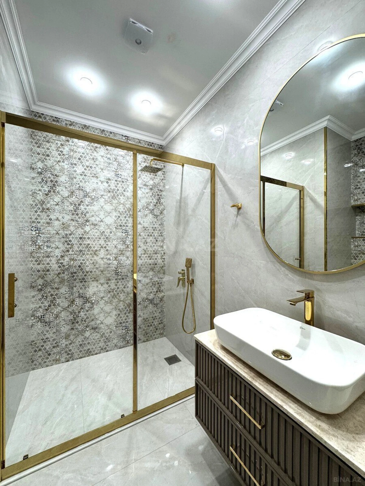 Satılır 4 otaqlı mənzil 160 m²