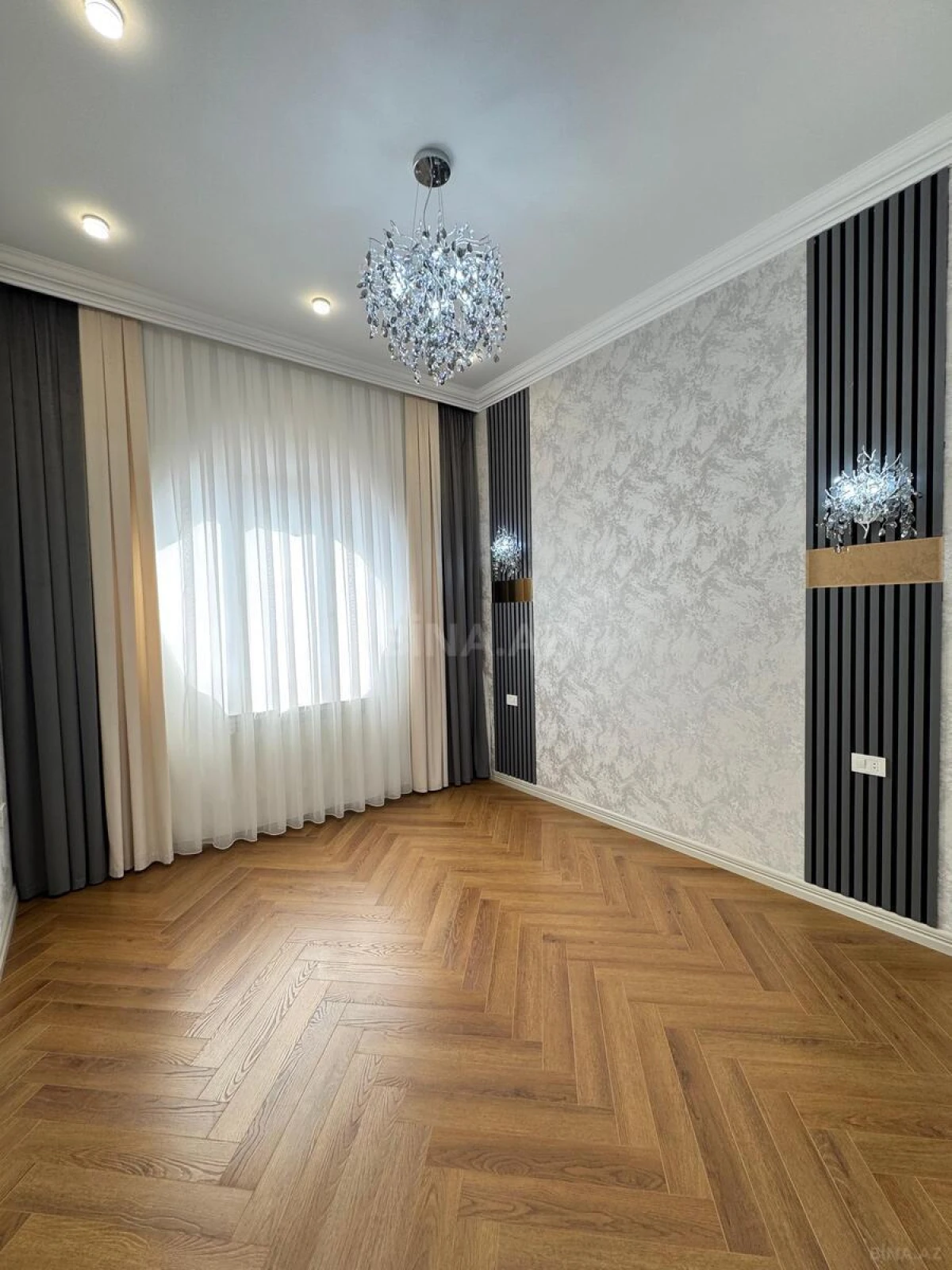 Satılır 4 otaqlı mənzil 160 m²