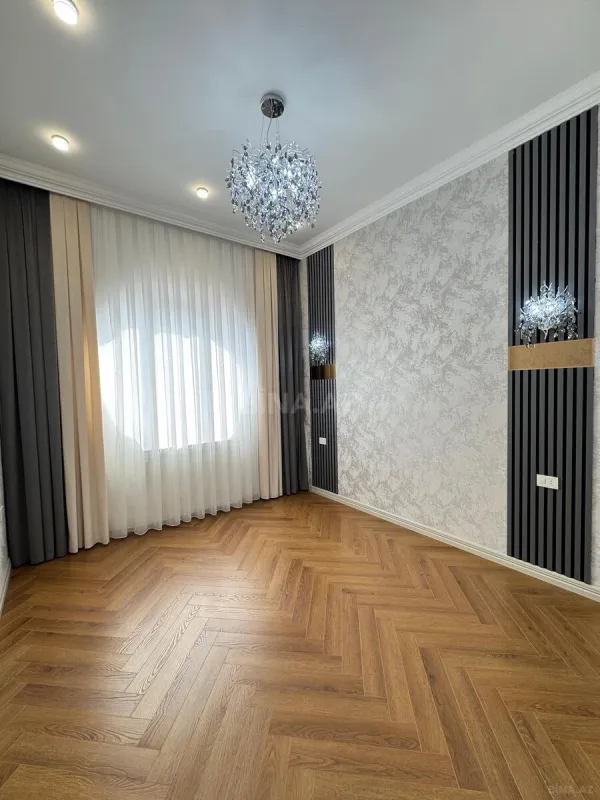 Satılır 4 otaqlı mənzil 160 m²