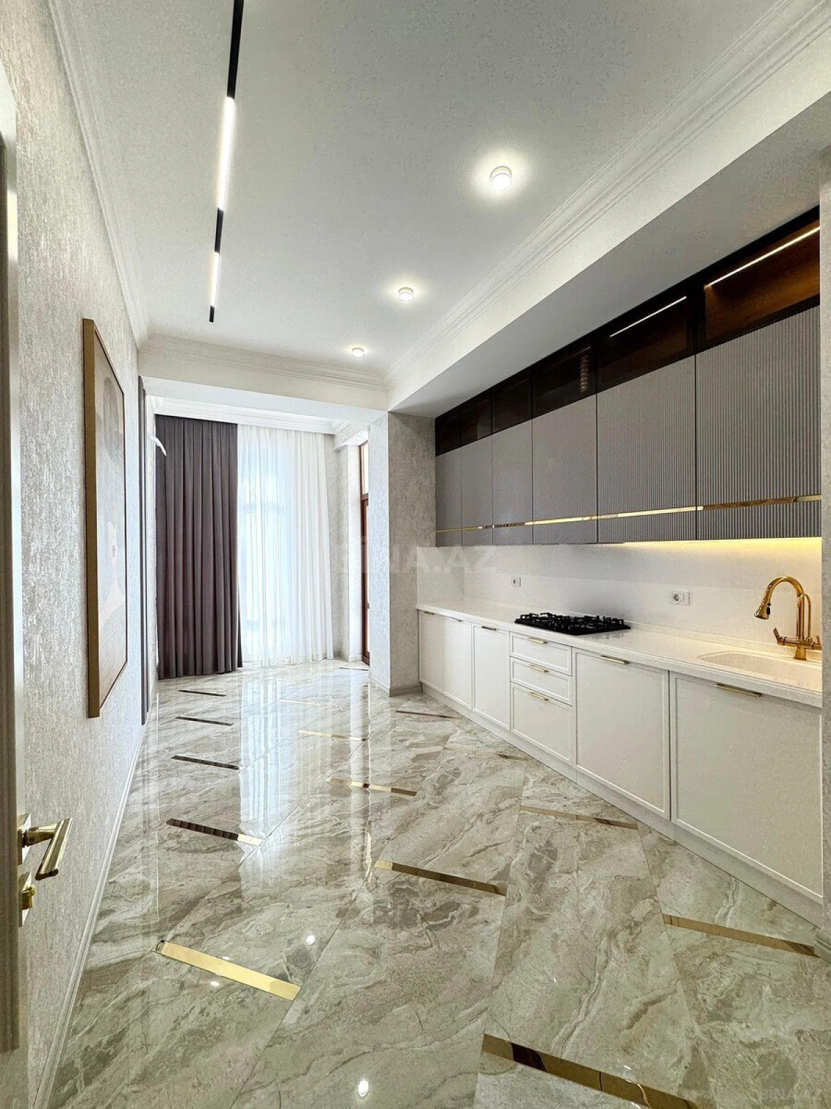 Satılır 4 otaqlı mənzil 160 m²