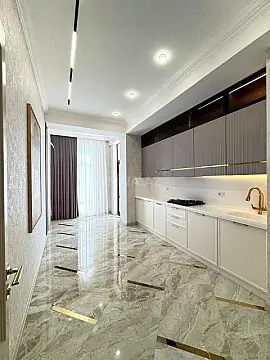 Satılır 4 otaqlı mənzil 160 m²