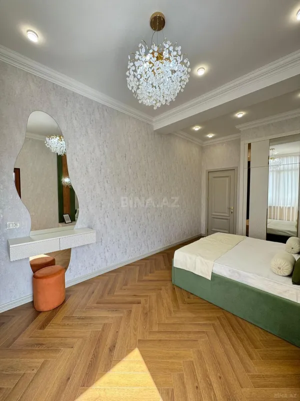 Satılır 4 otaqlı mənzil 160 m²