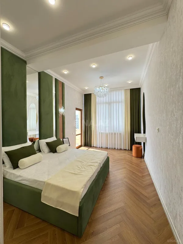 Satılır 4 otaqlı mənzil 160 m²