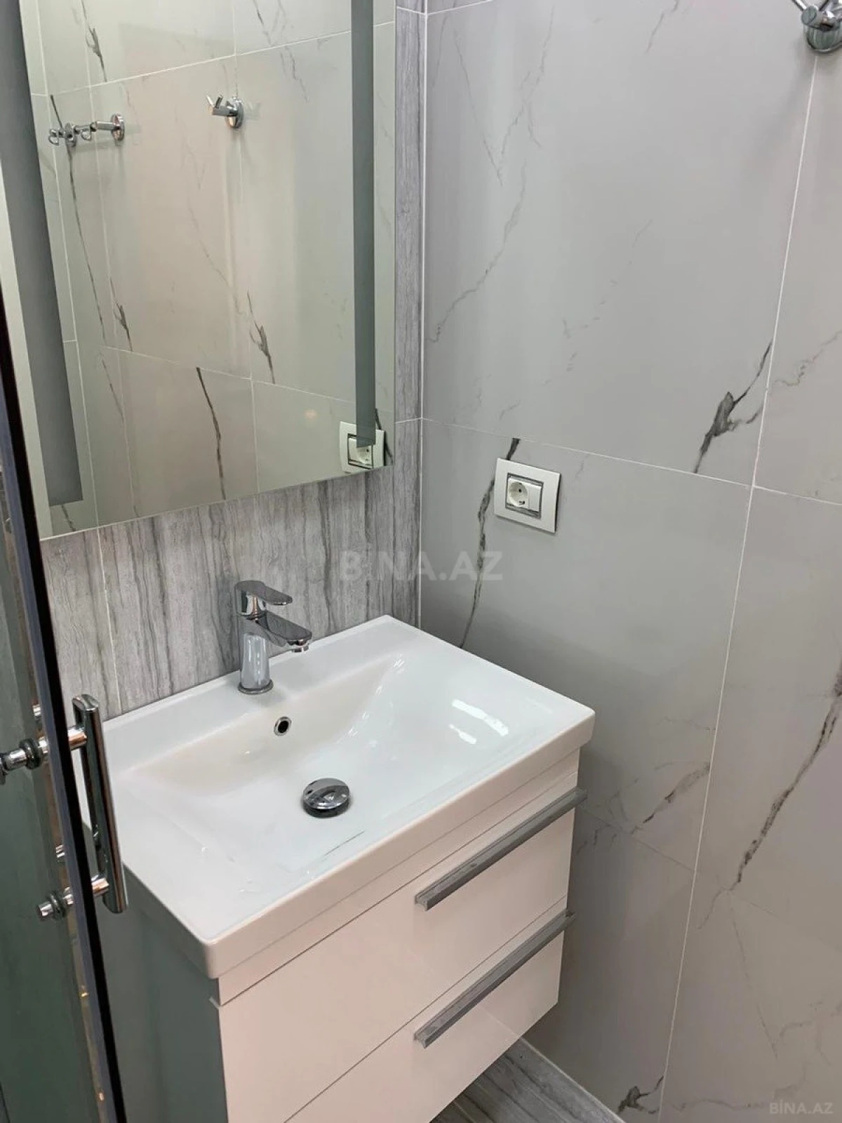 Satılır 3 otaqlı mənzil 120 m²