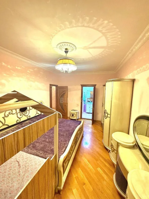 Satılır 3 otaqlı mənzil 154 m²