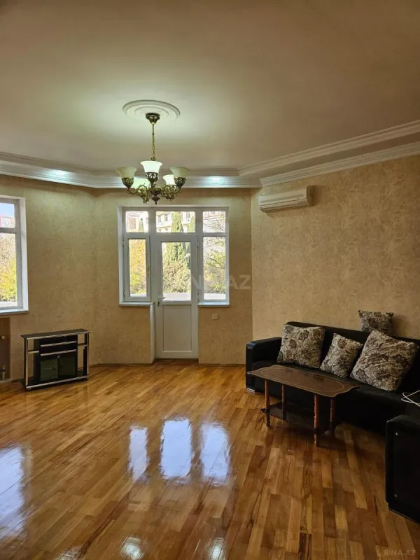 Satılır 3 otaqlı mənzil 138 m²