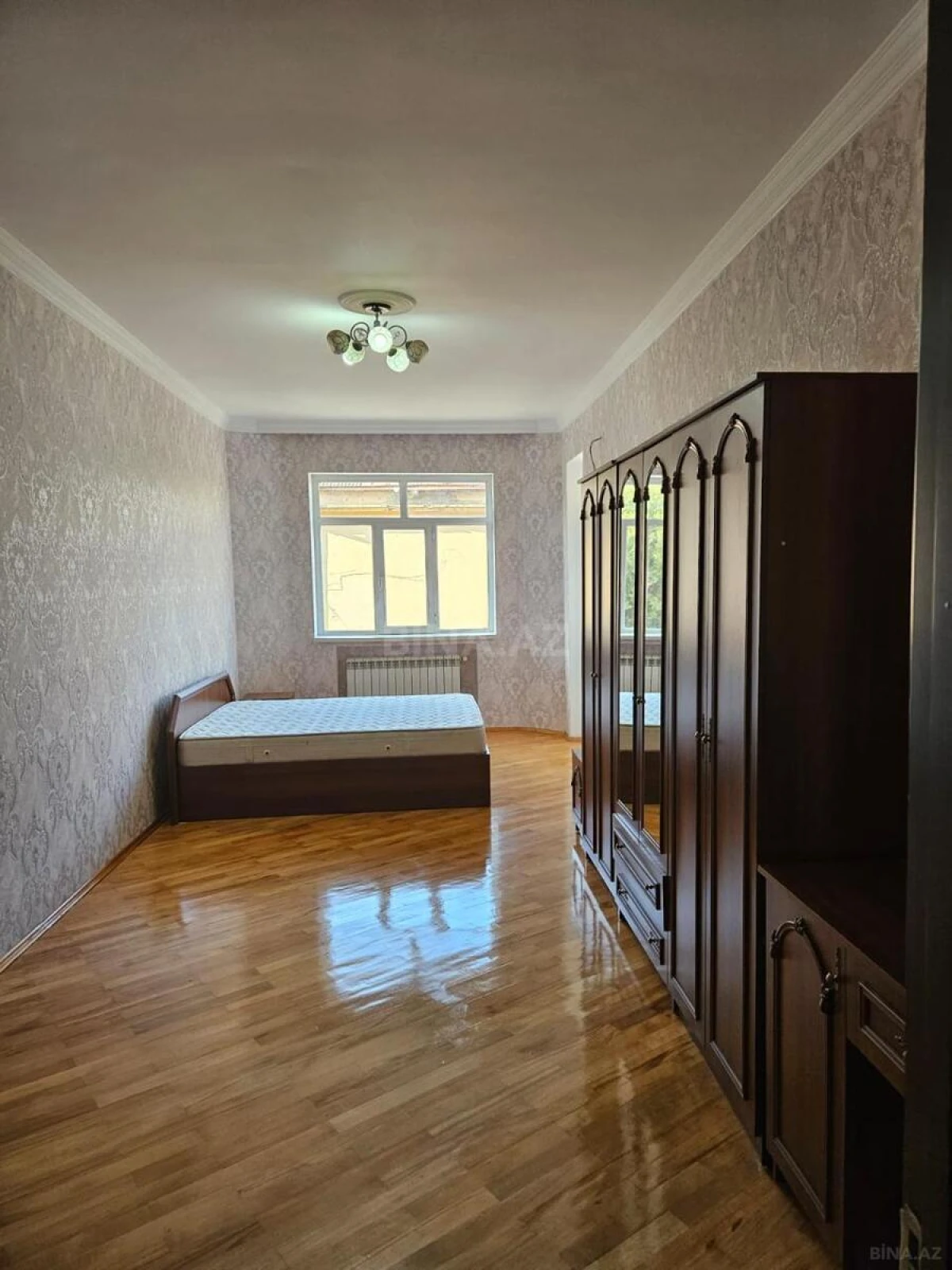 Satılır 3 otaqlı mənzil 138 m²