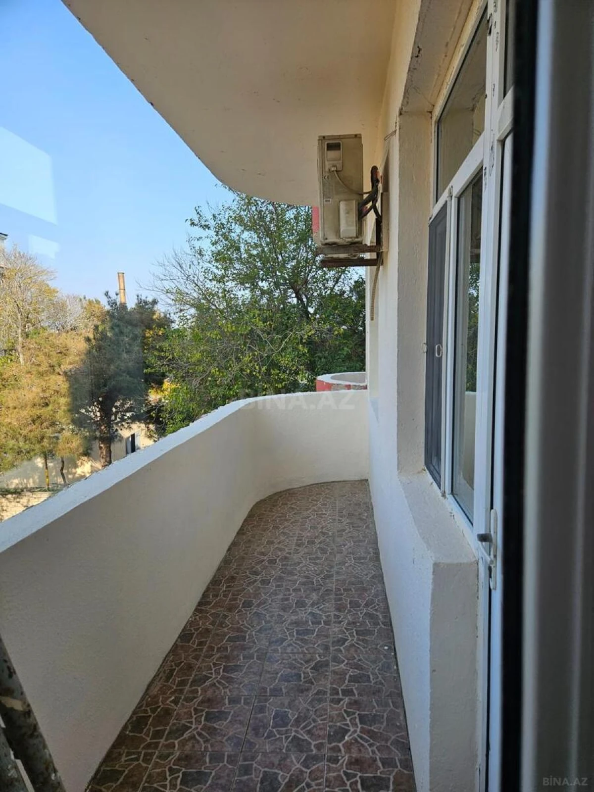 Satılır 3 otaqlı mənzil 138 m²