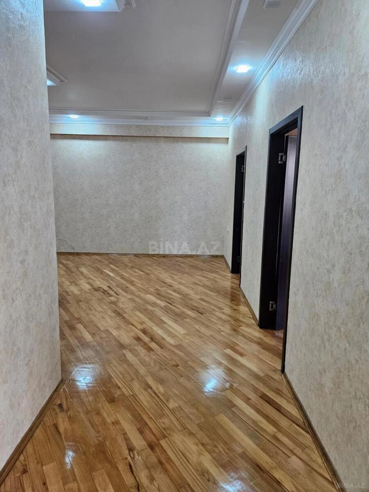 Satılır 3 otaqlı mənzil 138 m²