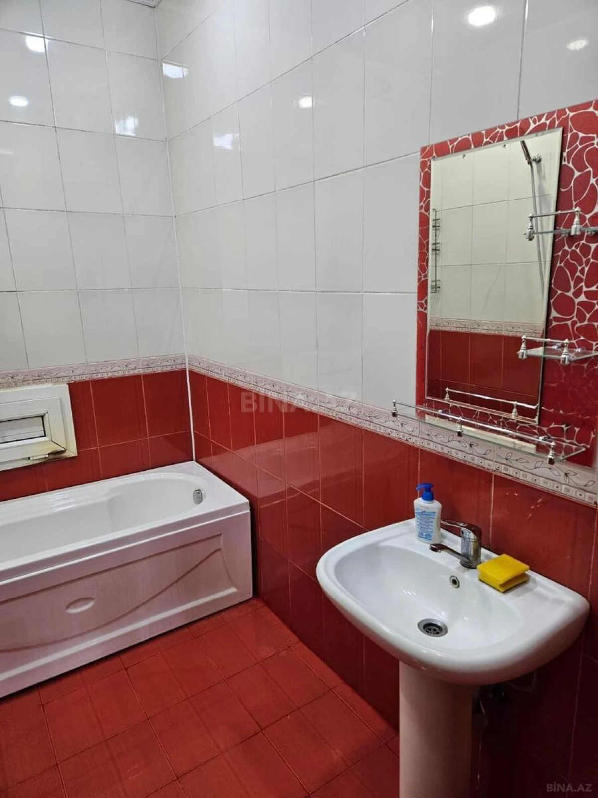 Satılır 3 otaqlı mənzil 138 m²