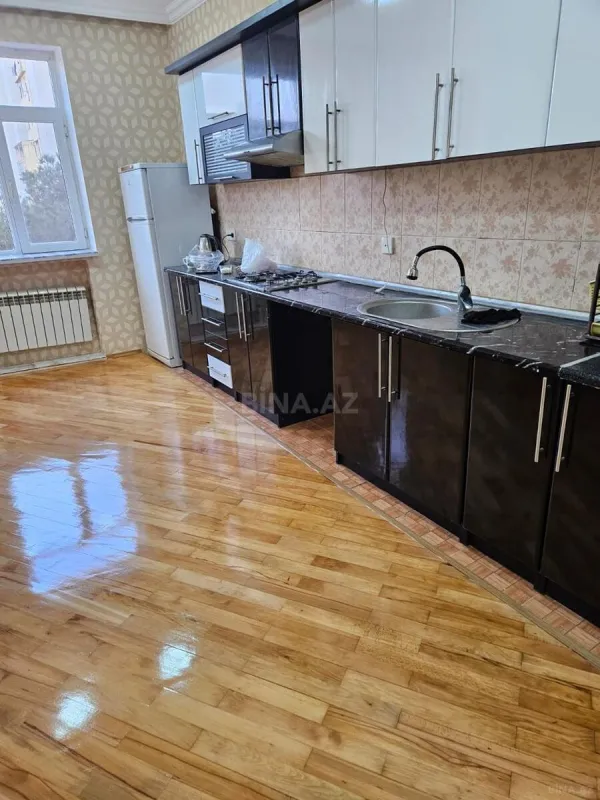 Satılır 3 otaqlı mənzil 138 m²