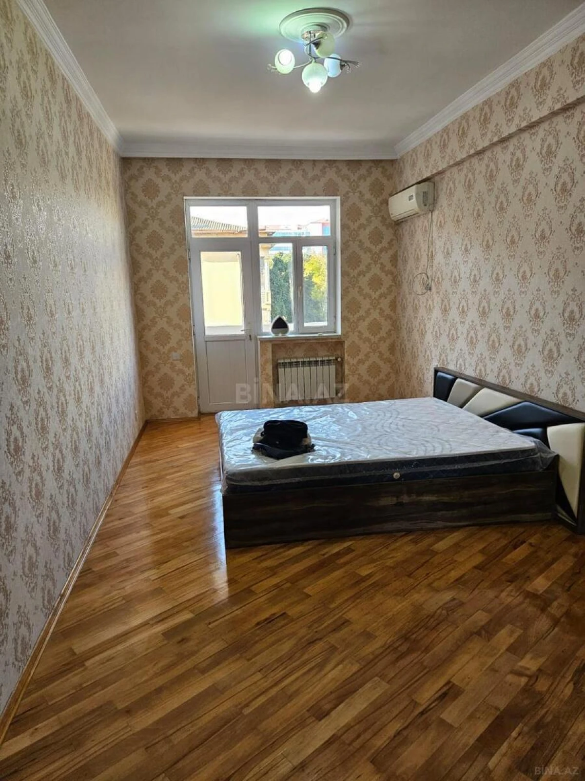 Satılır 3 otaqlı mənzil 138 m²