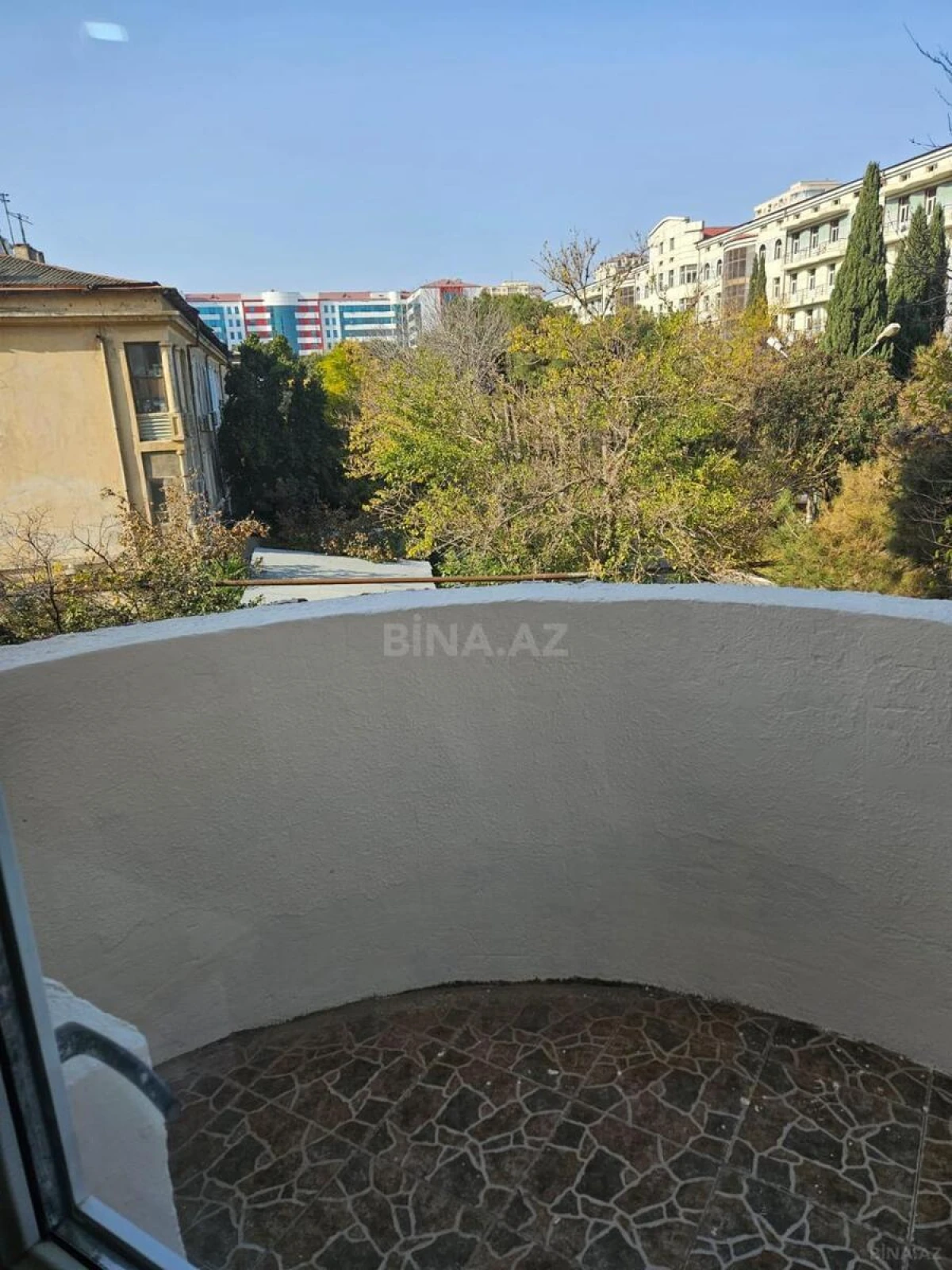 Satılır 3 otaqlı mənzil 138 m²