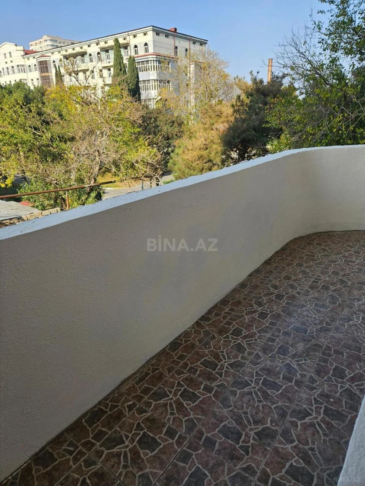 Satılır 3 otaqlı mənzil 138 m²