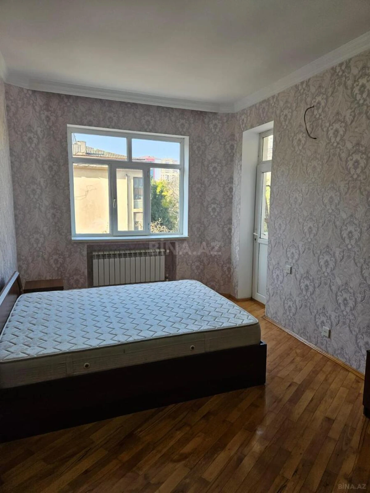 Satılır 3 otaqlı mənzil 138 m²