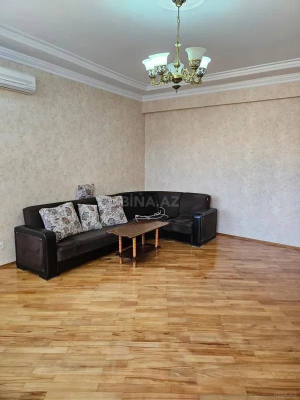 Satılır 3 otaqlı mənzil 138 m²