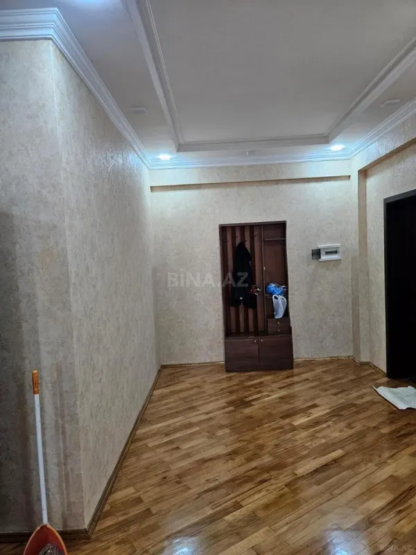 Satılır 3 otaqlı mənzil 138 m²