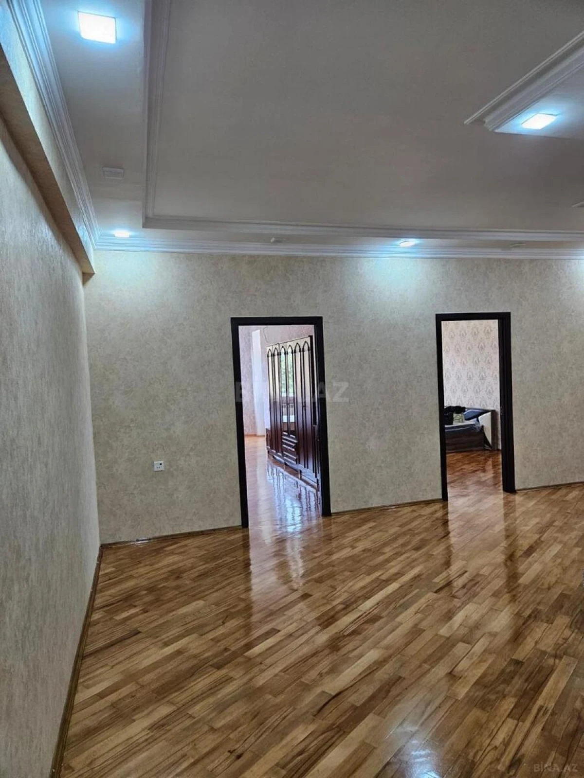 Satılır 3 otaqlı mənzil 138 m²