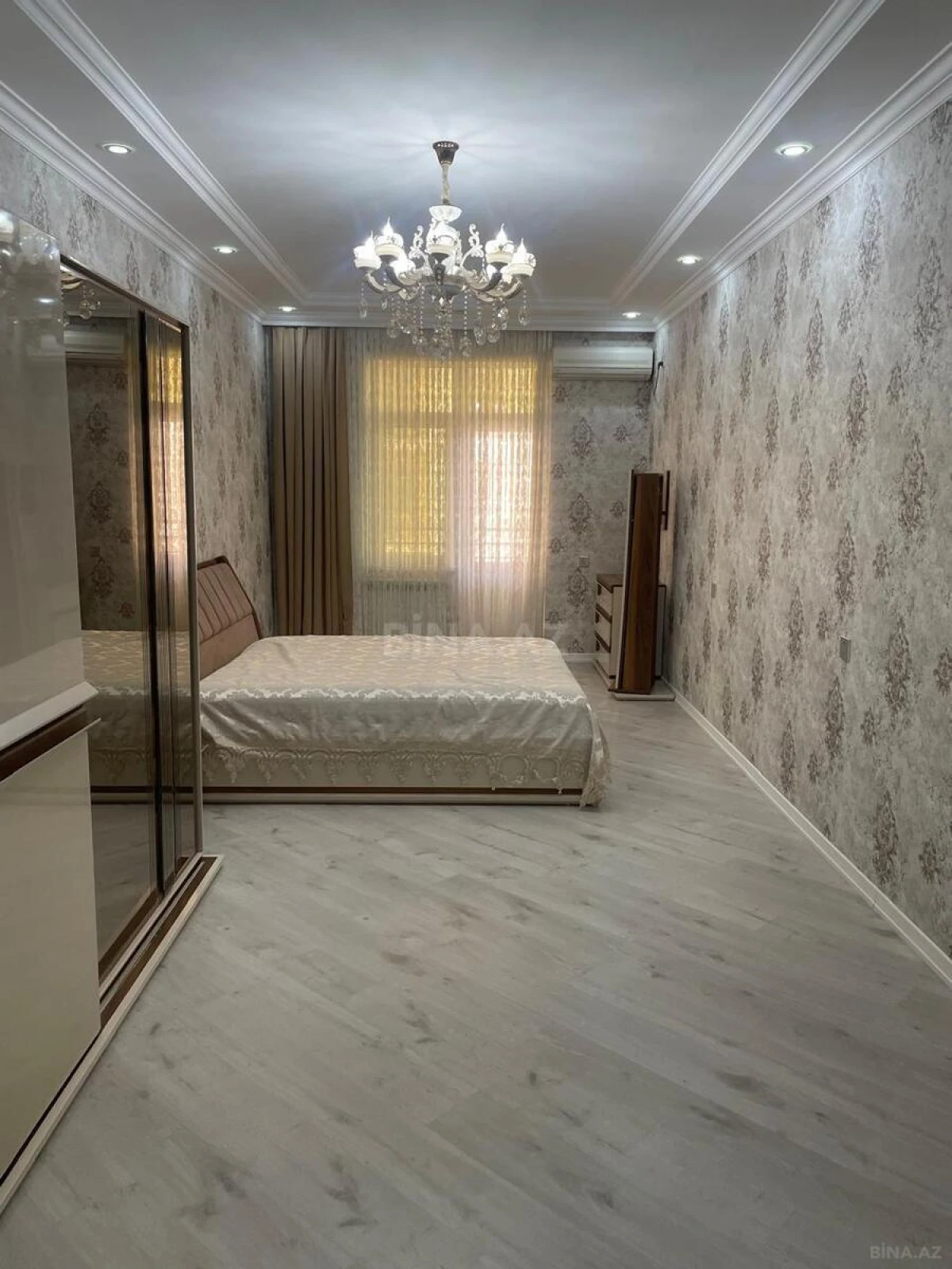 Kirayə verilir 3 otaqlı mənzil 160 m²