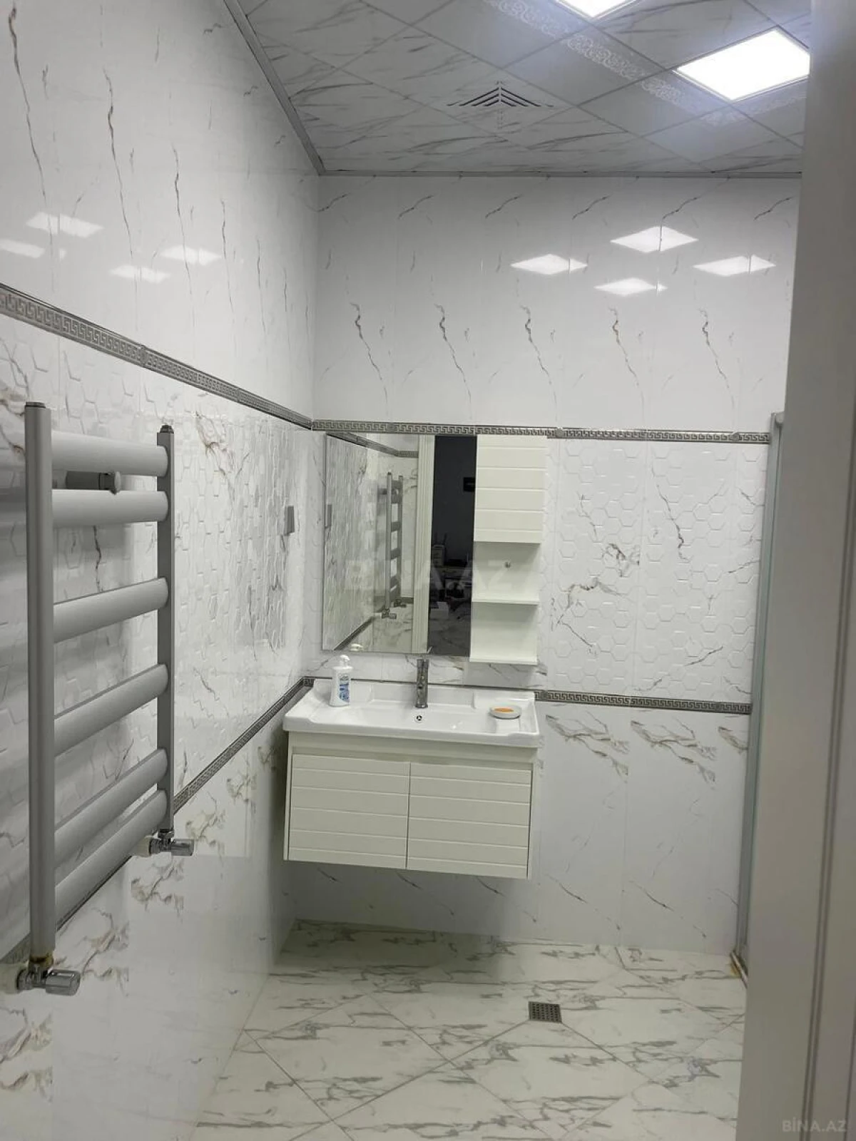 Kirayə verilir 3 otaqlı mənzil 160 m²