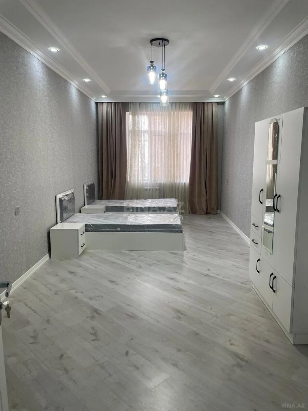 Kirayə verilir 3 otaqlı mənzil 160 m²
