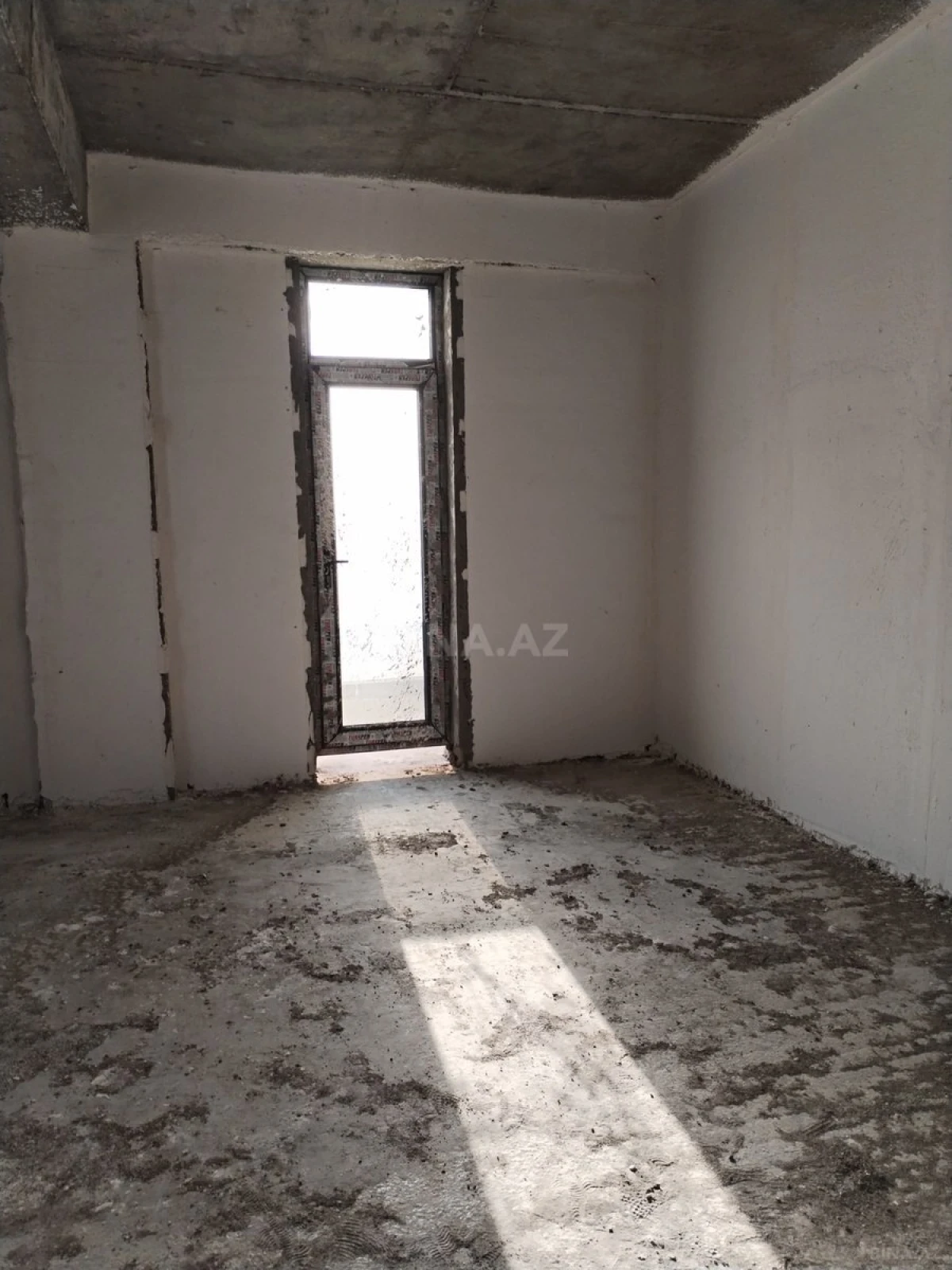 Satılır 4 otaqlı mənzil 149 m²