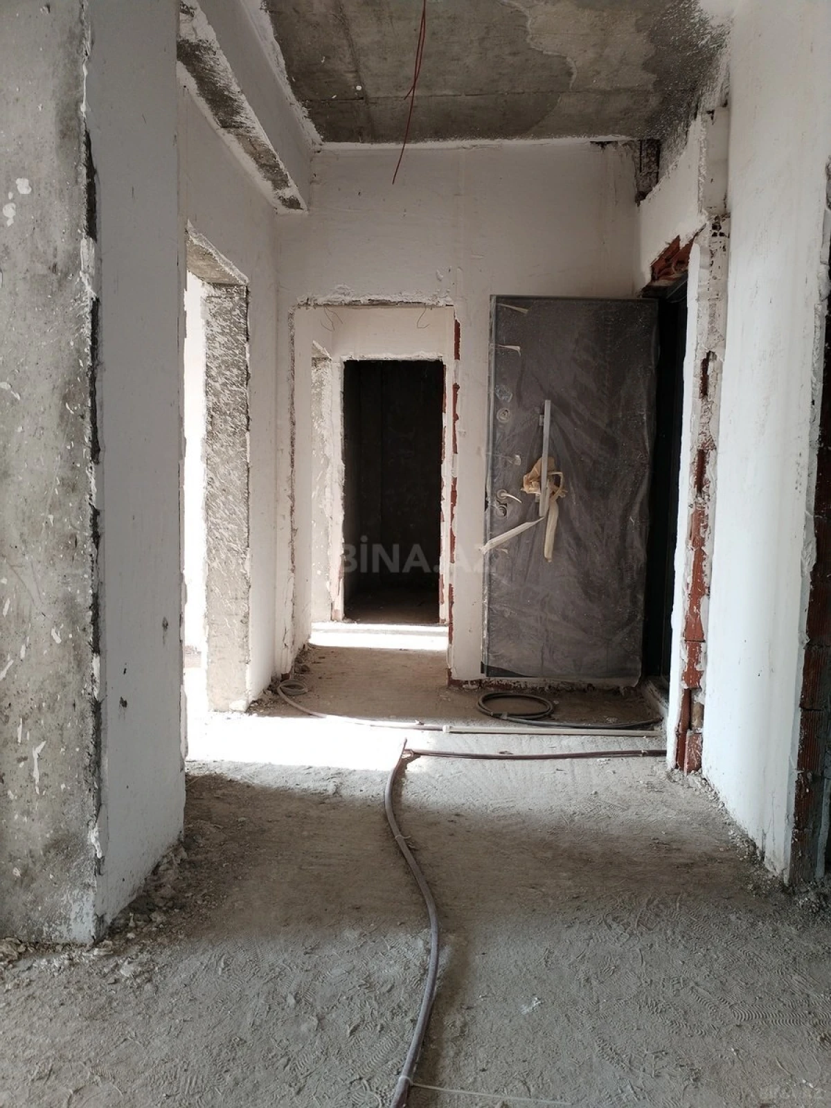 Satılır 4 otaqlı mənzil 149 m²