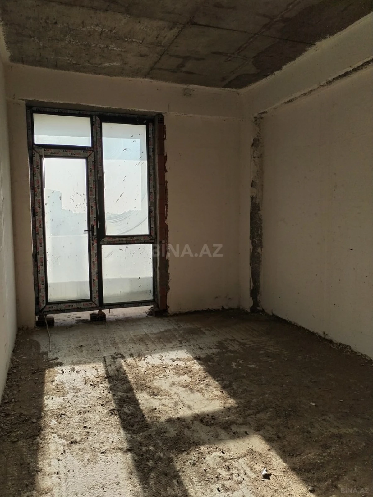 Satılır 4 otaqlı mənzil 149 m²