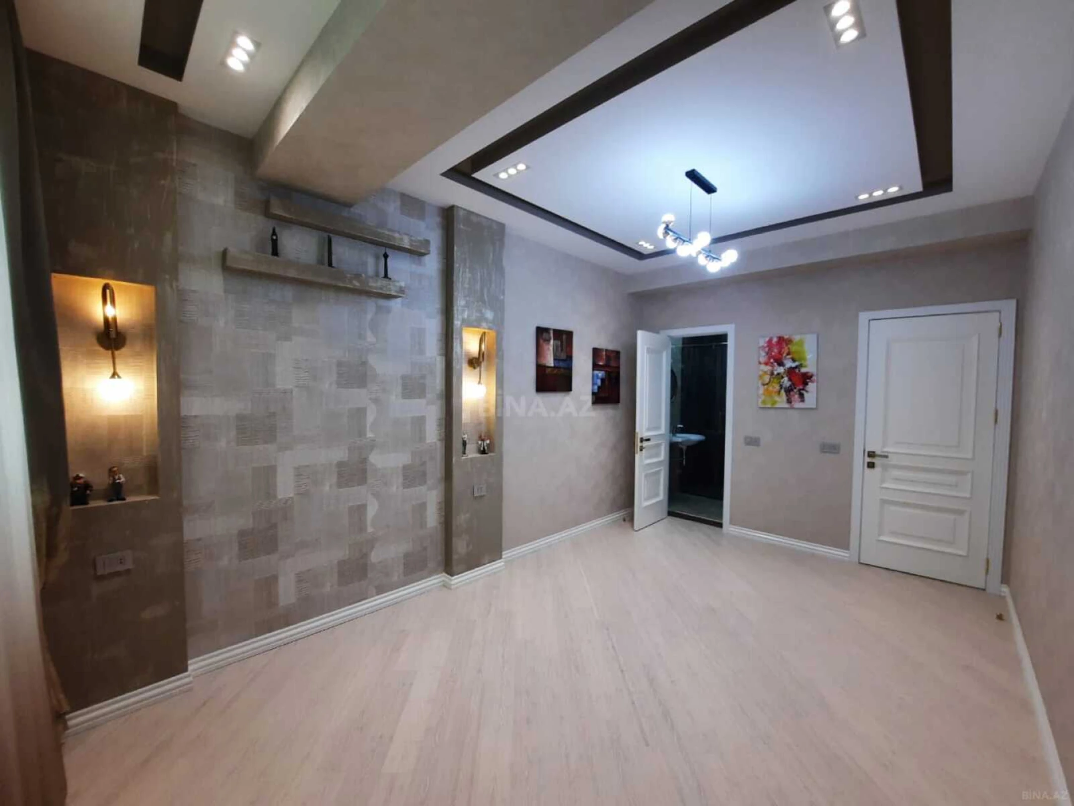 Satılır 4 otaqlı mənzil 137 m²