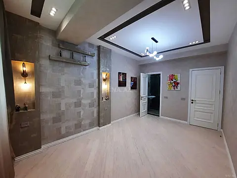 Satılır 4 otaqlı mənzil 137 m²