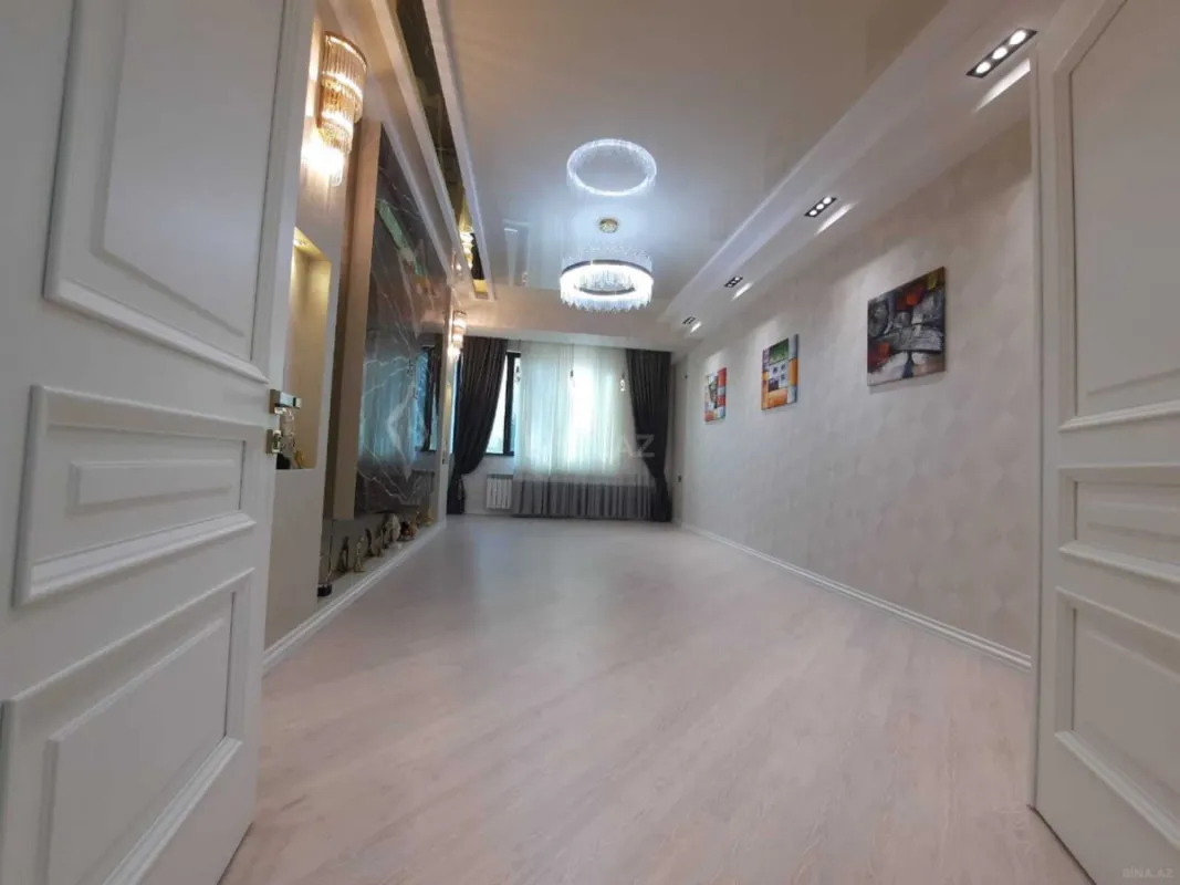 Satılır 4 otaqlı mənzil 137 m²