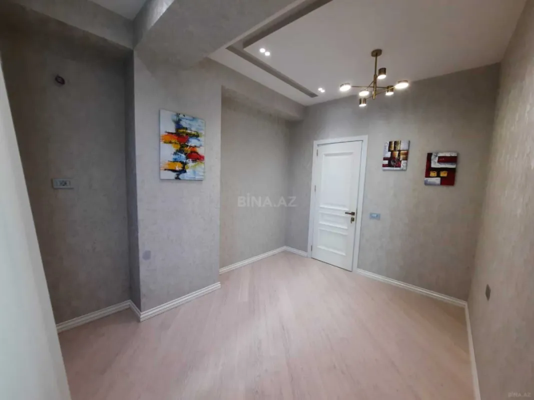 Satılır 4 otaqlı mənzil 137 m²