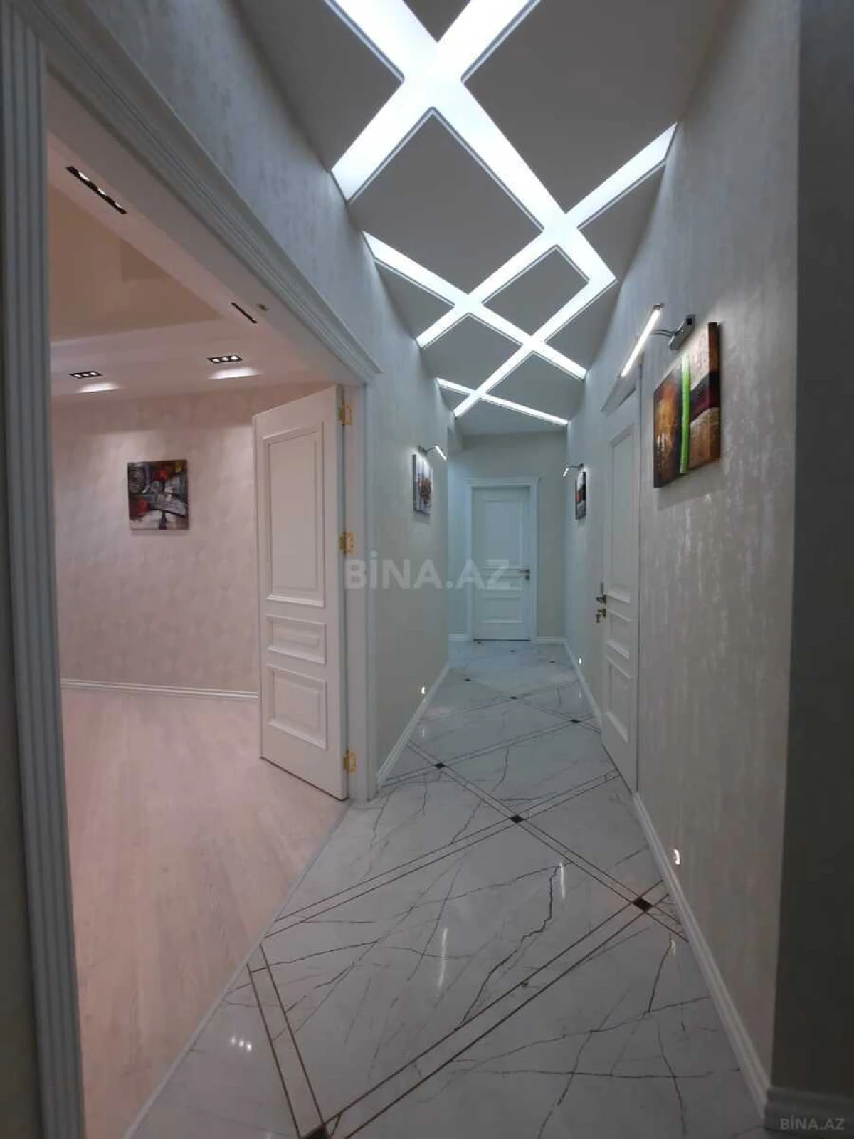 Satılır 4 otaqlı mənzil 137 m²