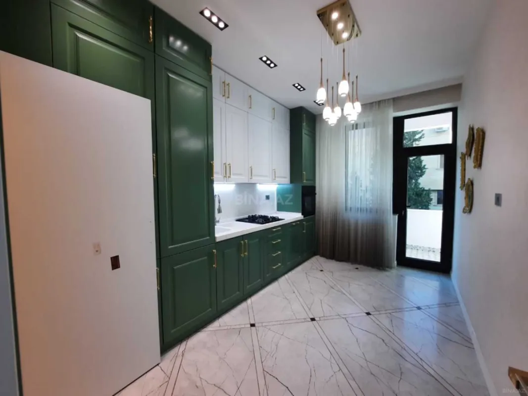 Satılır 4 otaqlı mənzil 137 m²