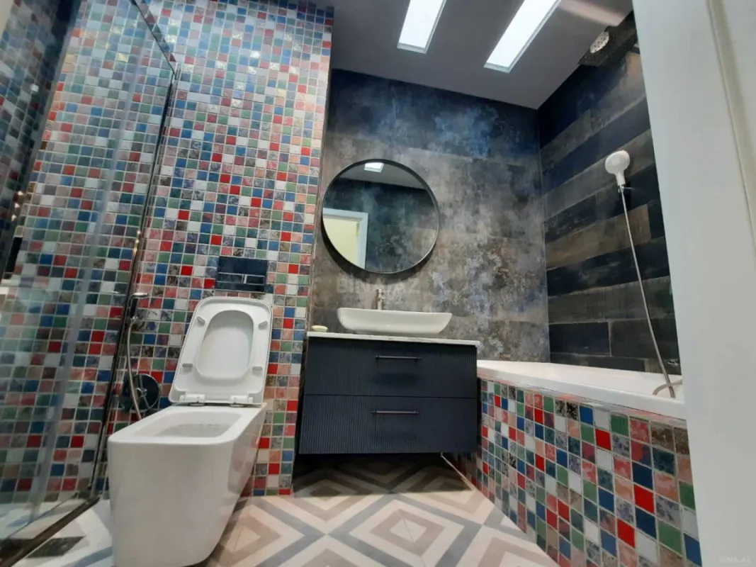 Satılır 4 otaqlı mənzil 137 m²