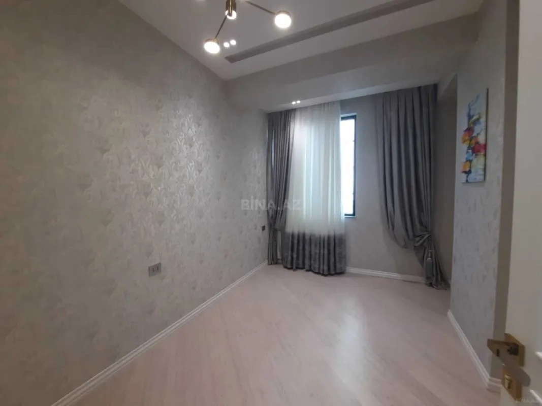Satılır 4 otaqlı mənzil 137 m²