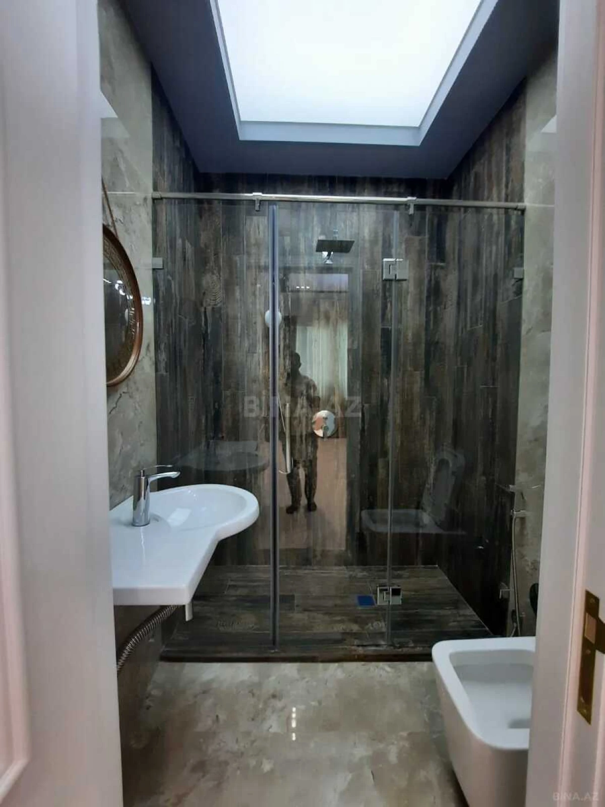 Satılır 4 otaqlı mənzil 137 m²