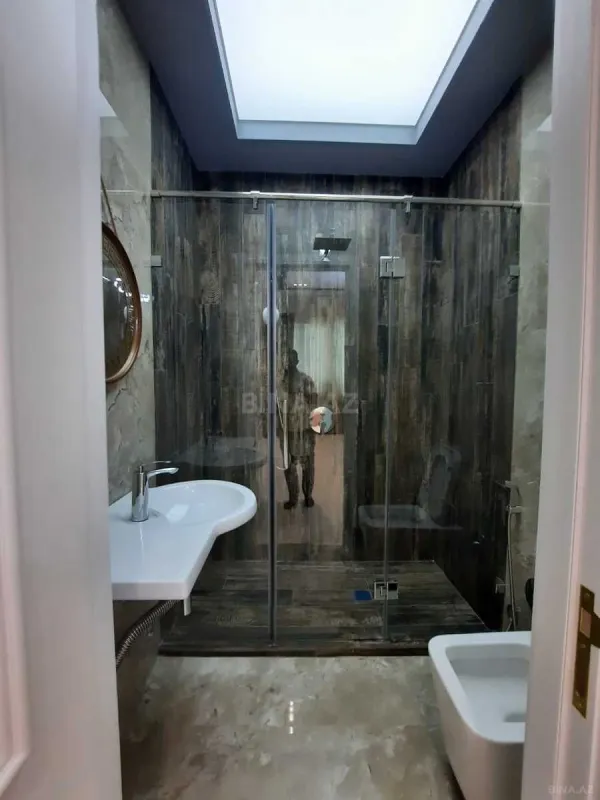 Satılır 4 otaqlı mənzil 137 m²