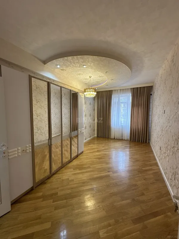 Satılır 3 otaqlı mənzil 128 m²